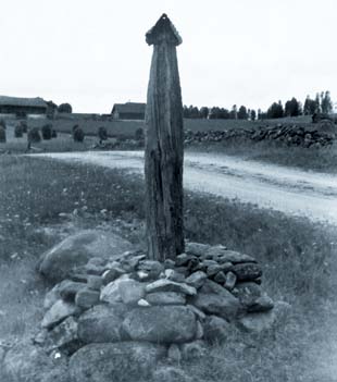 Enonkosken Simanalan kylän puisen, kivillä tuetun virstanpylvään muisteltiin vielä vuonna 1947 olleen peräisin Ruotsinvallan ajalta ollen viimeinen virstanmerkki silloisen valtakunnanrajan