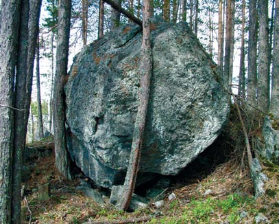 Kartta Teemu Mökkönen, Museovirasto. Lähde Laitinen (toim.), 2001. koista. Tietoja hautasaarista kerättiin mm.