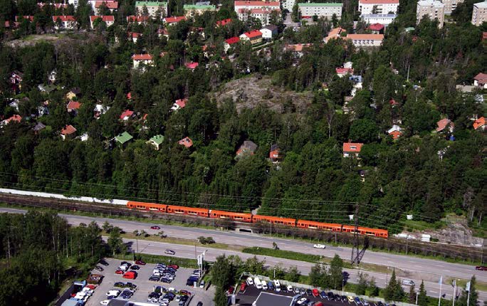 Kuva: Simo Karisalo Kurkista Teksti: Emma Lumme Kuva: Simo Karisalo Jätkäsaarelaisen taloyhtiön pihalla töröttää viisi upouutta roska-astiaa: sekajäte, sekajäte, biojäte, kartonki, paperi.