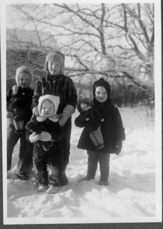 Huopatossuja, kahvia ja sokeria Eero Veikolle (osoitettu reservin alikersantti V. O:lle Tyk. T.- os. 1 Kpk 18, päiväys: Kolho 11.2.1940): Päivää velimies Kiitos kirjeestäsi.