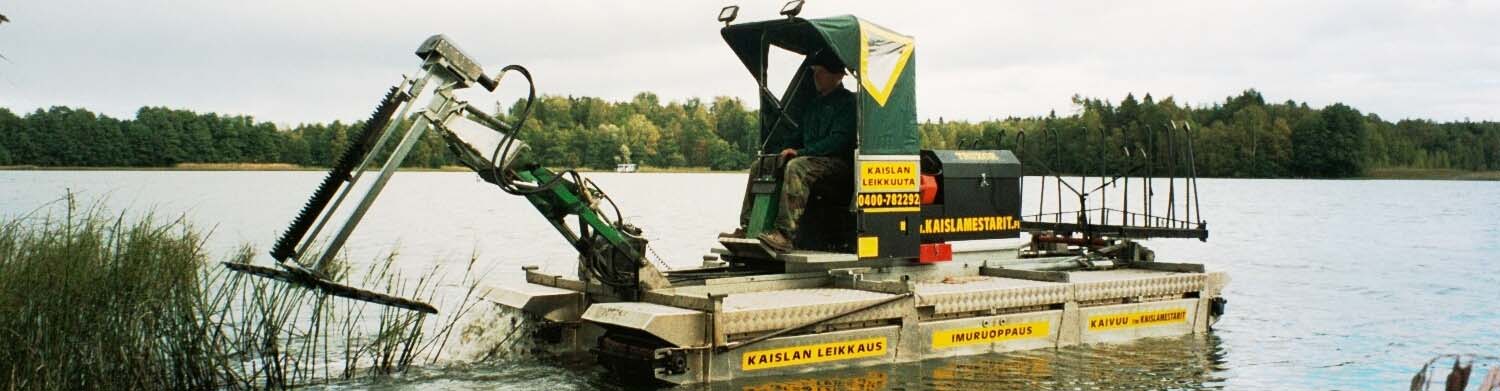 4.3. Niitot JÄRKI-hankkeessa toteutettiin ilmaversoisten ja kelluslehtisten niittoa seitsemällä järvellä 3 4 vuoden ajan (2002 2005, taulukko 3). Kaikkiaan niitettiin n.