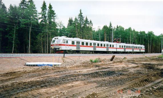 Massastabilointikäsikirja 17 Suomessa on runsaasti vanhoja rautatiepenkereitä, joiden varmuus liukupintasortumaa vastaan on alhainen.