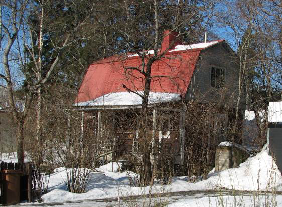 Kulttuuriympäristöpalvelut Ryhmäkylistä taajamaksi 85 (155) 37. Mäki Kuva: Mäen asuinrakennus rakennustyyppi: pienasutus, 1910/20-luku Kuvaus: rek. 418-406-3-5 Mäki, Rypyntie 5.