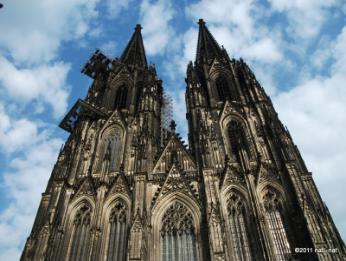 Kohde 1 Lähtöpiste Kölner Dom, pääovi 1. tehtävä Minä vuonna peruskivi laskettiin?