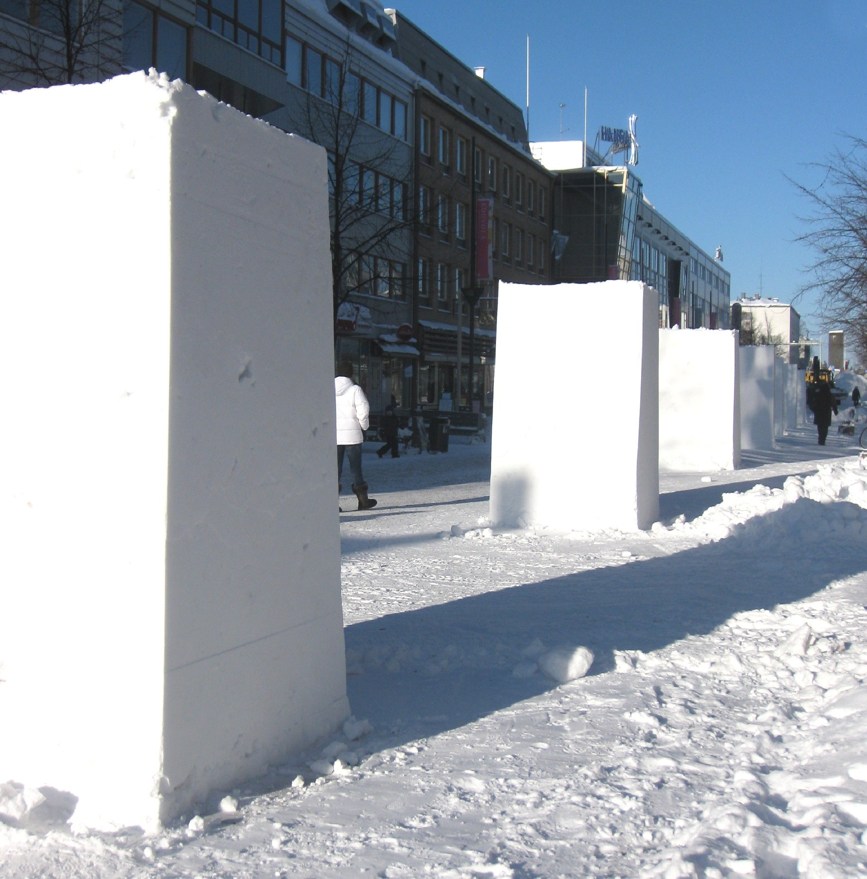 Kouvolan Ydinkeskusta ry Jäsentiedote 1/2011 Tulevia tapahtumia Upea, perinteinen Muodin Yö -tapahtuma