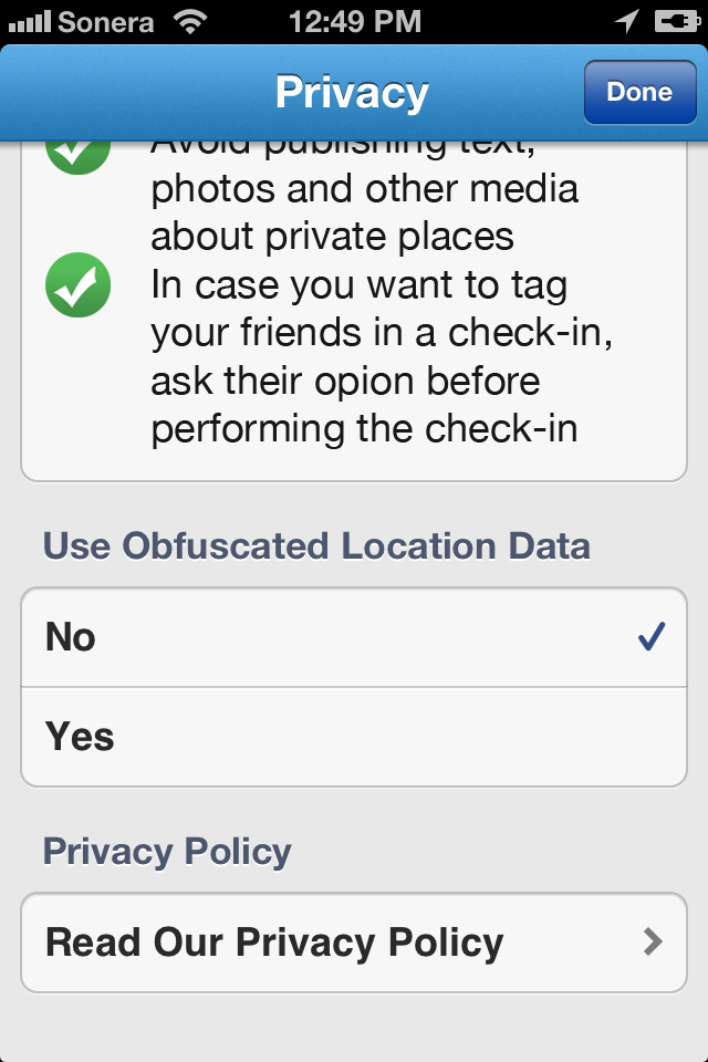 Kuva 1: Käyttöohjeet. Kuva 2: Yksityisyysnäkymä. käyttää oletuksena tiukinta mahdollista Foursquaren yksityisasetusta, joka ei paljasta käyttäjän sijaintia muille Foursquaren käyttäjille.