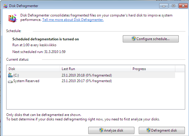 Disk Defragmenter (levyn eheyttäminen) Kun kiintolevyltä poistetaan tiedostoja, niiden kohdalle jää tyhjiä alueita levylle.