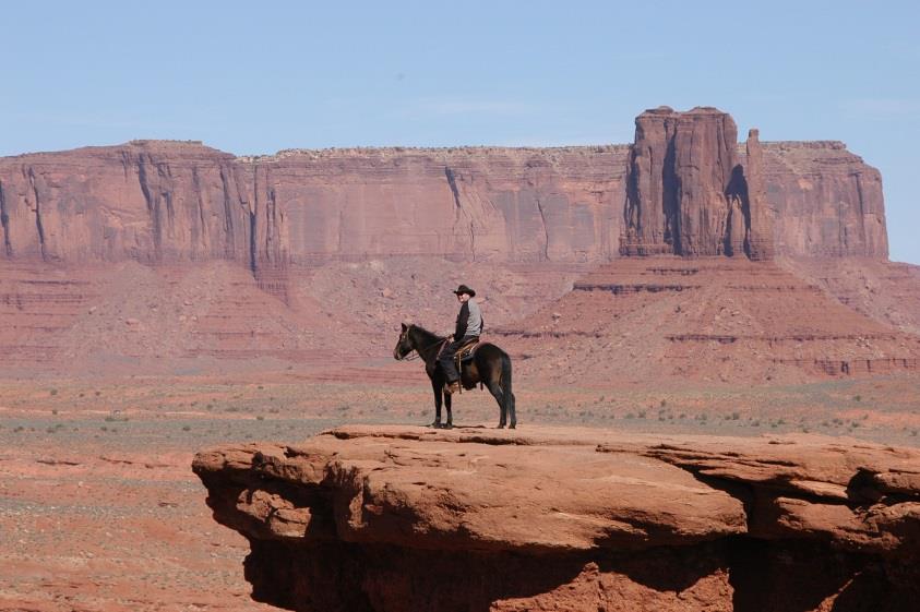 7. päivä: 23.9.2015 Kayenta Monumental Valley Tec Nos Pos Four Corners - Cortez n. 300 km Aamiainen hotellilla Monumental Valley, matkamme kuvatuin alue.