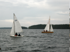 Kesällä 2011 jollaharjoituksiin Juniorit osallistui viisi jujollailevat nioria. Kokoonnuimme yhteensä 15 kertaa Lammassaareen harjoittelemaan jollilla perusasioita ja ratapurjehdusta.