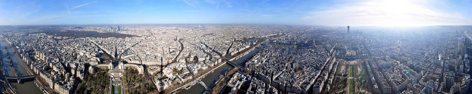 Nähtävyyksiä Eiffel-torni Maailmankuulu torni sijaitsee Pariisissa Champ de Mars- nimisessä puistossa. Se on koko Ranskan kuuluisin matkailukohde.