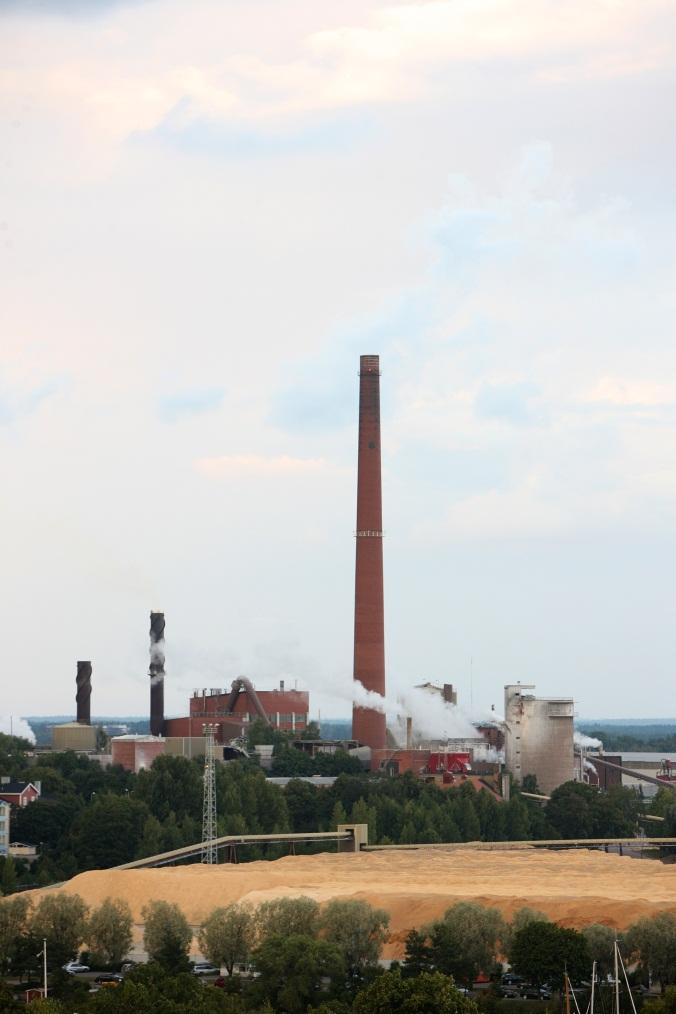 Kotkamills Oy pähkinänkuoressa Perustettu vuonna 2010 Laminaattipaperin ja sen jatkojalosteiden, painopaperin sekä saha- ja höylätavaran valmistaja Tuotantoa Suomessa (Kotka ja