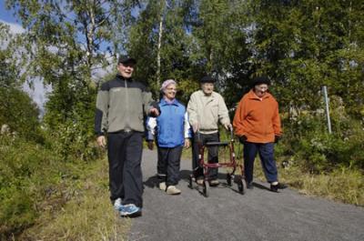 Kärsämäen ulkiluystävät järjestävät; ULKOILUTAPAHTUMAN IÄKKÄILLE TORSTAINA 12.7.2012 KÄRSÄMÄEN URHEILUKENTÄLLÄ KLO 14.00-15.30. Ohjelmassa mm.