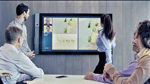 Microsoft Surface Hub helpottaa yhteistyötä monipistekosketuksen, digitaalisen musteen, kameroiden, mikrofonien ja sensoreiden avulla.