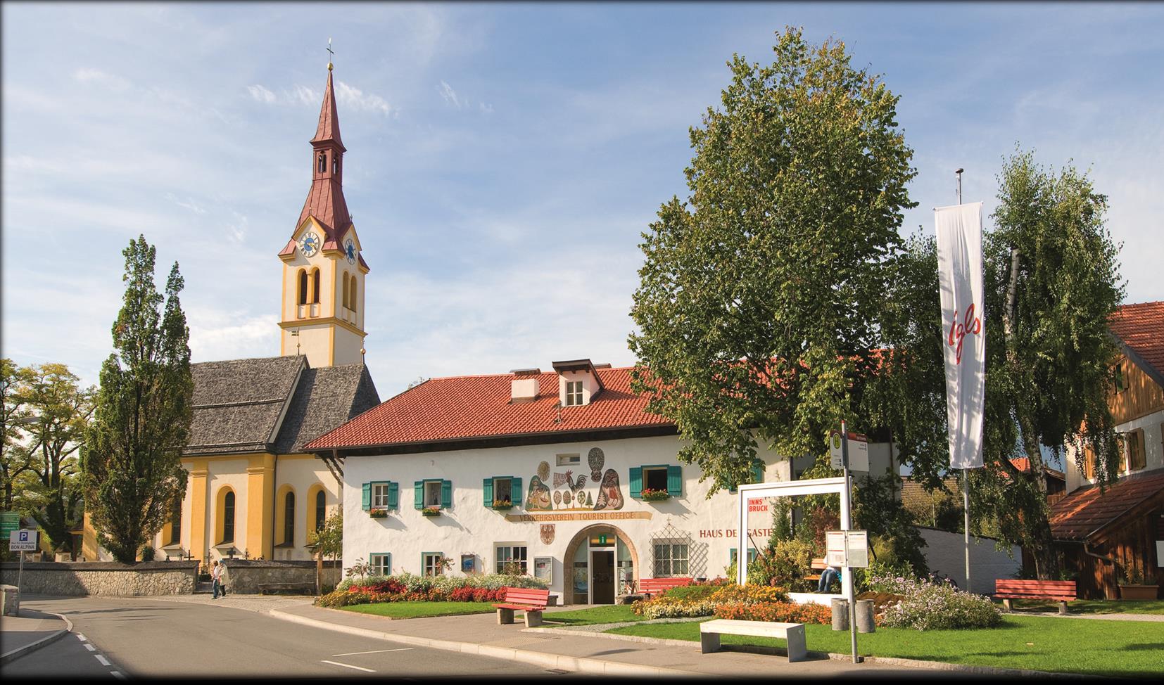 Igls n maalauksellisen kaunis kylä sijaitsee lähes 900 metriä merenpinnan yläpuolella, Innsbruckin kaupungin aurinkoterassilla, lähes puoli kilometriä kaupungin keskustaa korkeammalla.