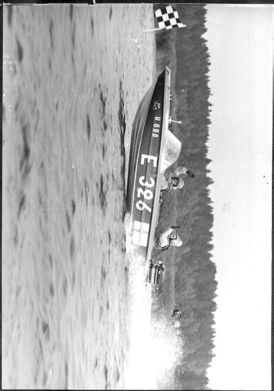 Kilpaveneilyn menneet ajat: Esittelyvuorossa Lauri Lampinen Vuosina 1967-1969 kilpailtiin kovasti Suomessa e - luokassa missä kuutiotilavuus oli 850 cc.