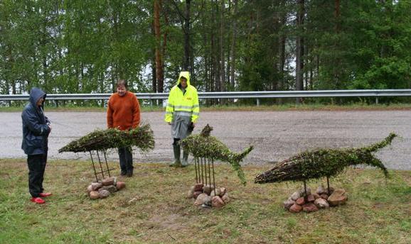 19.1.2011 Hanketyöryhmän palaveri 28.1. FORMA 11 messuilla haistelemassa uutuuksia 22.2. Mäntypuiston koulussa ohjaamassa paperihelmien tekoa 12.3.