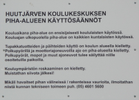 Koulun arkeen kuuluu kierrätys ja ympäristöstä huolehtiminen. Kuvat yllä: Ebba Kaurio ja Suvi Ylönen. Koulumme pyrkii olemaan mahdollisimman ympäristöystävällinen.