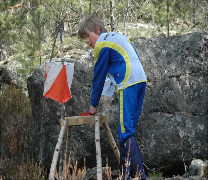 Suunnistuspuku Suunnistusjalkineet, -tossut tai saappaat lisäävät turvallisuutta!