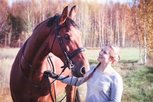 Valmennusryhmäläisen saappaista pompattiin hevosenomistajan saappaisiin. Melko tuore hevosenomistaja Mervi Majoinen raportoi elämyksistä ja kommelluksista uuden tuttavuuden kanssa.