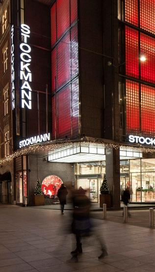 Stockmann lyhyesti Kansainvälinen vähittäiskaupan yritys, joka on perustettu vuonna 1862 Liikevaihto 2 037 miljoonaa euroa vuonna 2013 Noin 15 000 työntekijää