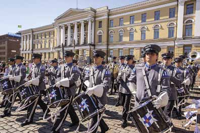 Johanneksen kirkko, Raatihuoneentori 10 6. Pietarin ja Paavalin ortodoksinen kirkko, Raatihuoneentori 2 7. Raatihuone, Raatihuoneentori 1 8.