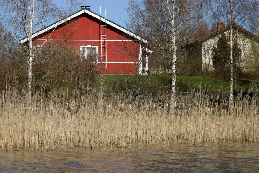 Paikka sijaitsee lahden suuaukon lähellä Niemelän puoleisen talon edustan kapeahkossa ruovikossa (Kuvat 5