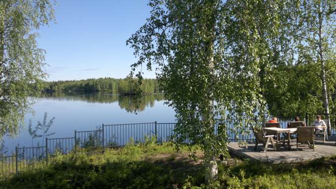 9 Kempeleen nuorista 98 % käy rippikoulun. Kuvassa leiriläisiä valmistautumassa rippikoulun loppukokeeseen.