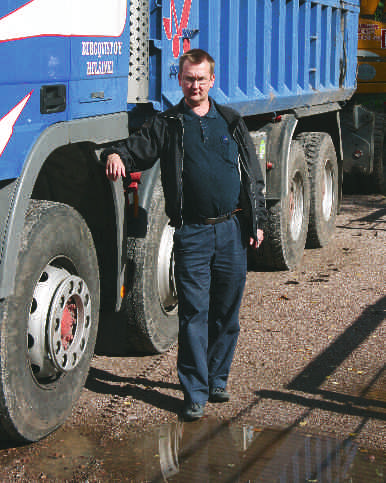 SVENSKA Transportföretagare och anläggare Som ung ville Jorma Vuorinen köra traktorgrävare.