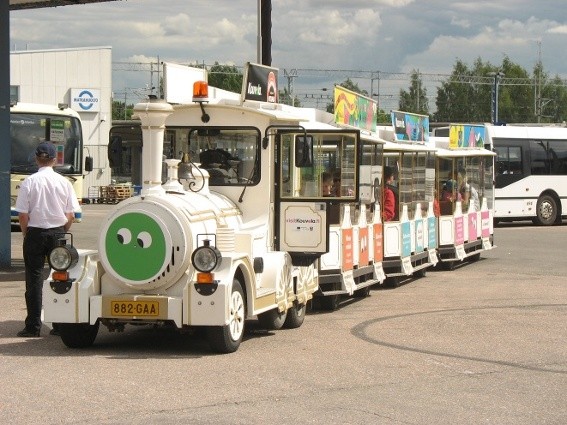 Senioreiden Suhinat 9.10.2012 Kouvolan keskustassa Suuri Joulunavaus 24.11.