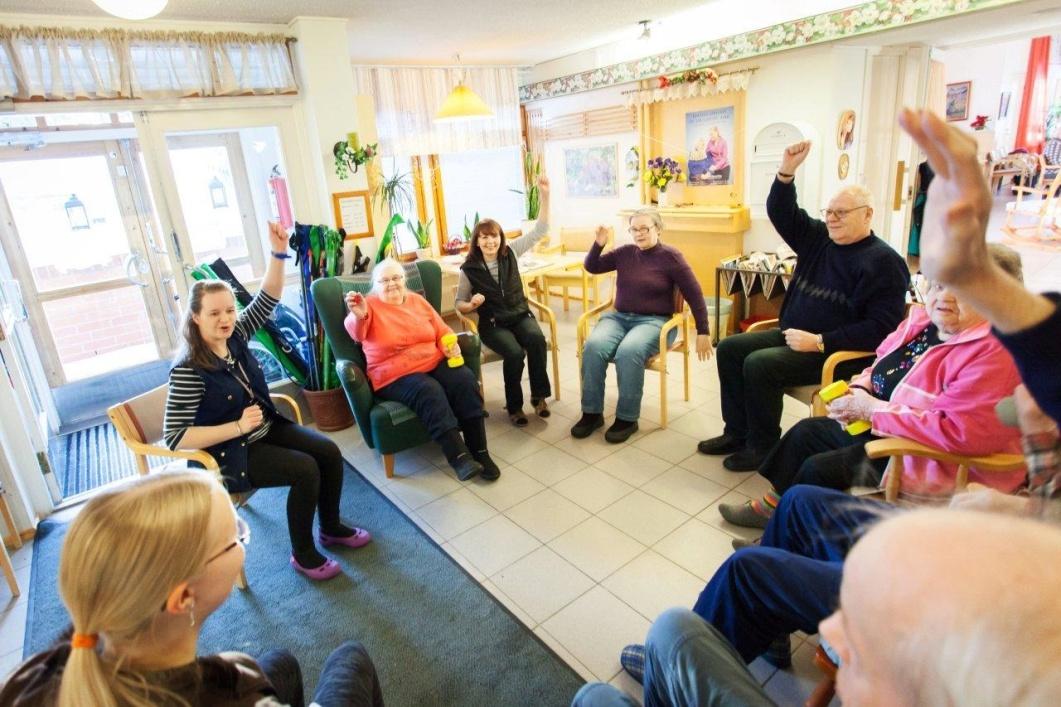 Palvelutalon jumppatuokio. 3 EDELLISTEN ARVIOINTIKERTOMUSTEN POHJALTA TEHTYJEN TOIMEN- PITEIDEN ARVIOINTI Talouden tasapainottamista ja tiukkaa talouden hoitoa tulee jatkaa.