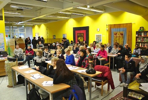 Monikulttuurikeskus Saaga Monikulttuurikeskus Saaga tarjoaa suomenkielen opetusta ja mahdollisuutta parantaa kielitaitoa keskustelun avulla.