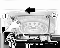 Auton hoito 135 vastapäivään pulttien löysäämiseksi. Käännä räikkä toisinpäin tarvittaessa. 3. Nosta auto ylös asettamalla nosturin nostoalustan tappi kyseistä pyörää lähimpänä olevaan nostoreikään.