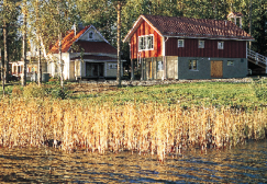 Neljä 10-hengen huonetta ja kaksi 8-hengen huonetta, joissa myös suihku. LUENTOSALIRAKENNUS valmistui 1981. Yksi yhden ja yksi kahden hengen huone. Kumpaankin saa yhden lisäpaikan.