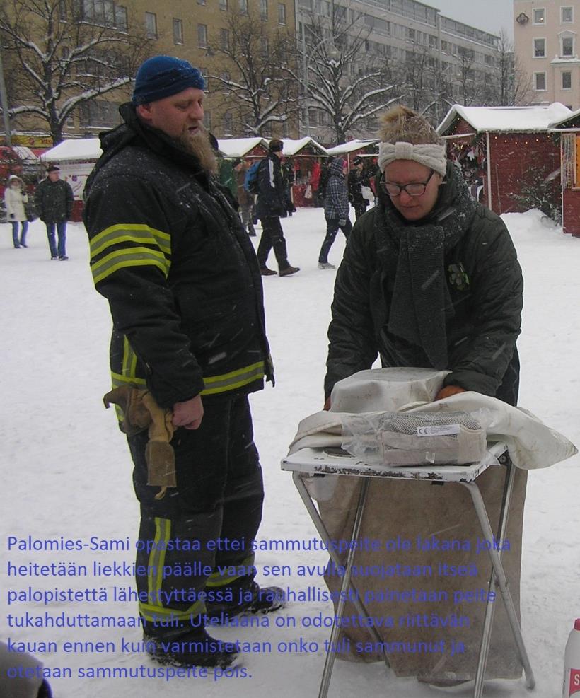 vuosittain ja palovaroittimen toiminta testataan testinapista painaen joka kuukausi.