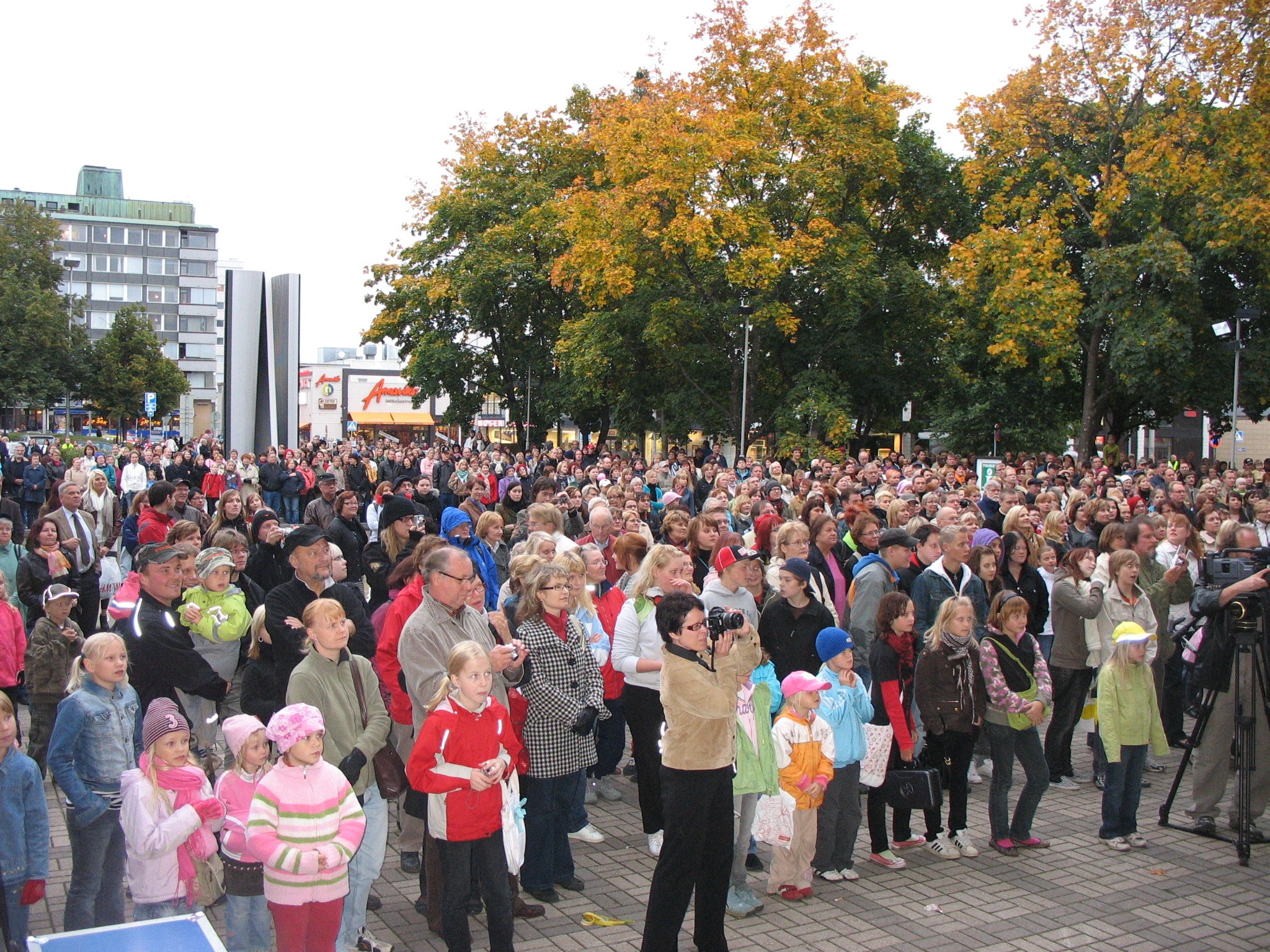 00 Illan ohjelma sivulla 12 Tulossa 19.11.