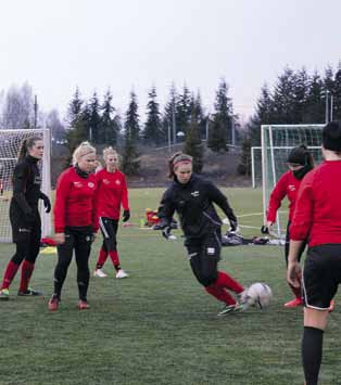 Omat kasvatit vastuunkantajina Susien naisten nousu jalkapallon ykkösdivisioonaan on iso juttu. TEKSTI: Vesa Vainio Kouvolalaisessa jalkapalloilussa koettiin viime syksynä ilon hetkiä.