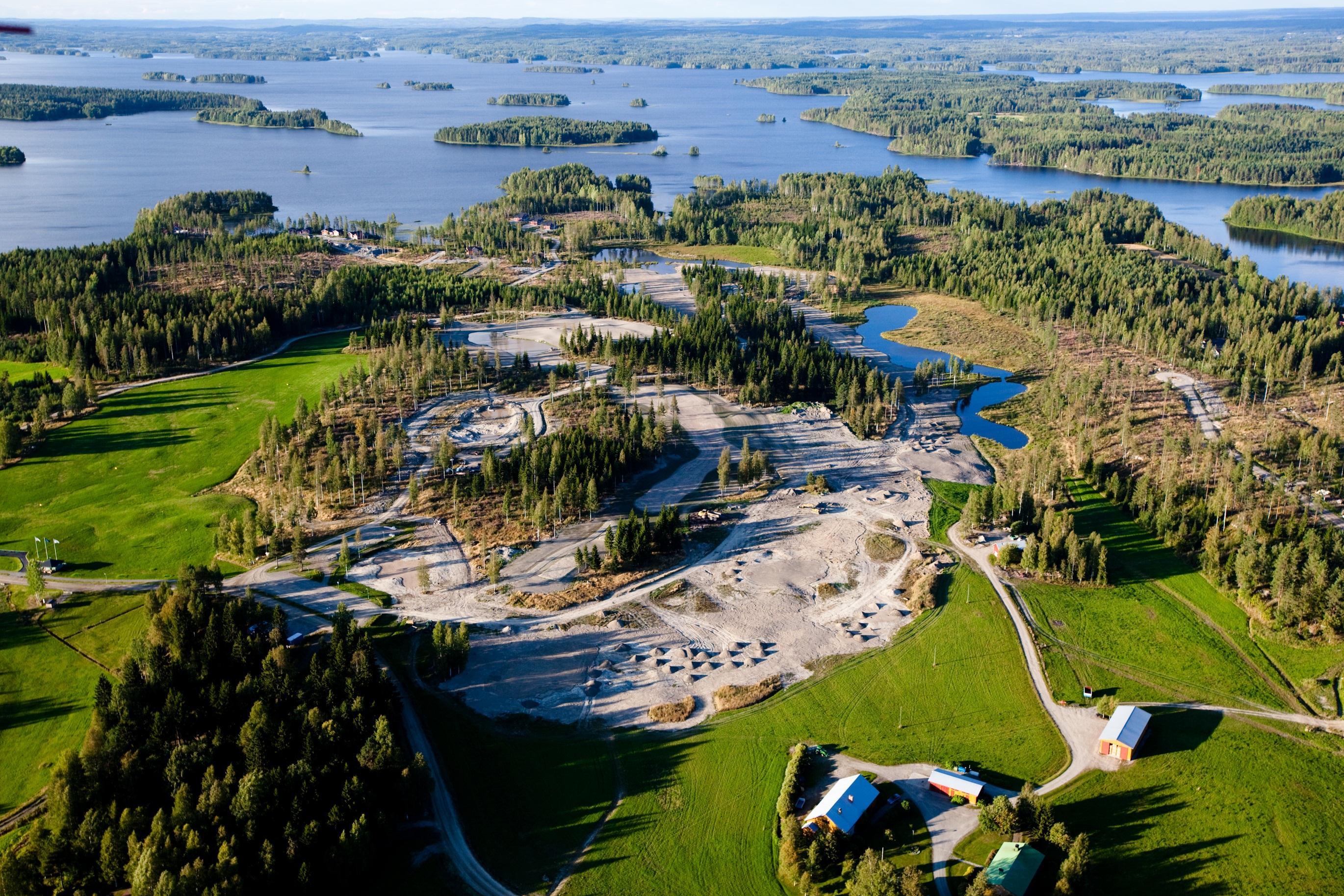 Golfkenttähanke Aikataulu Rakentamisen nopeuteen vaikuttavat monet tekijät kuten esimerkiksi maaperän laatu, sääolosuhteet ja