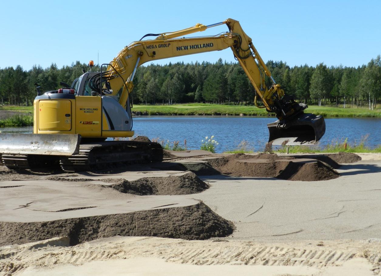 Projektin valmisteluun kuuluu myös oman työvoiman, työkoneiden ja materiaalien käytön suunnittelu. Lisäksi pitää päättää tehdäänkö työ omalla työvoimalla vai ulkoistetaanko työ urakoitsijalle.