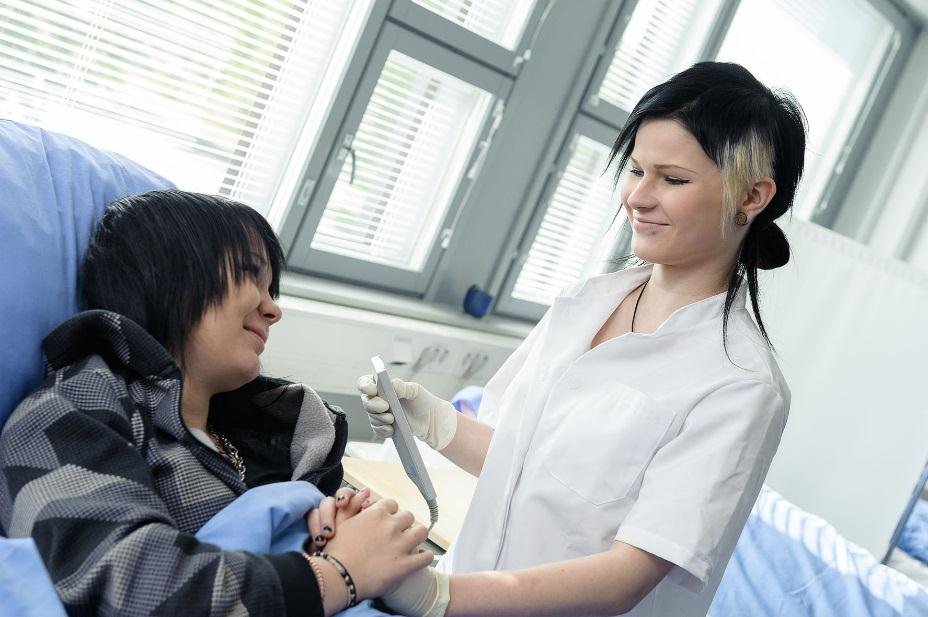 17 Lähihoitajien palvelut: lastenhoito apua avustajia päivittäisiin toimintoihin juttukaveria