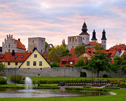 Maailmanperintökohteet Euroopassa 12. Visby Auringonlaskun aikaan kuva Visby liitettiin vuonna 1995 UNESCON Sijainti kartalla -Visby sijaitsee Ruotsissa, Gotlannin saaren länsirannikolla.