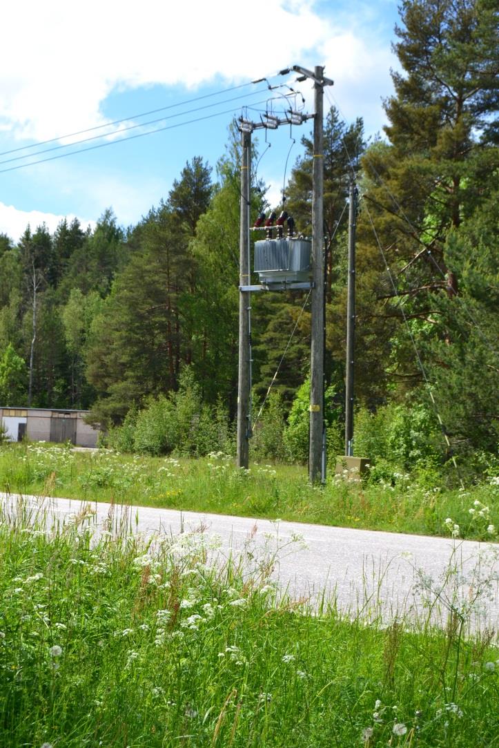 28 5.3 Muuntamot Pohjavesialueilla sijaitsevat muuntamot aiheuttavat pilaantumisriskin pohjavedelle niiden sisältämän muuntajaöljyn takia.