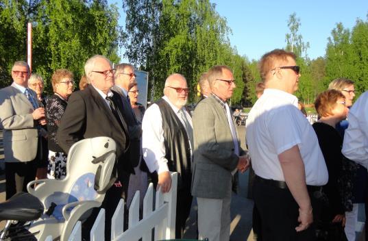Liittokokous terveiset Ydin-Hämeen kokousedustajat Hannu Anttonen, Matti Vuorinen, Arja Oja ja Mauri Oinonen suuntasivat auton nokan Lammilta kohti Kuopiota aamulla klo 9.00.