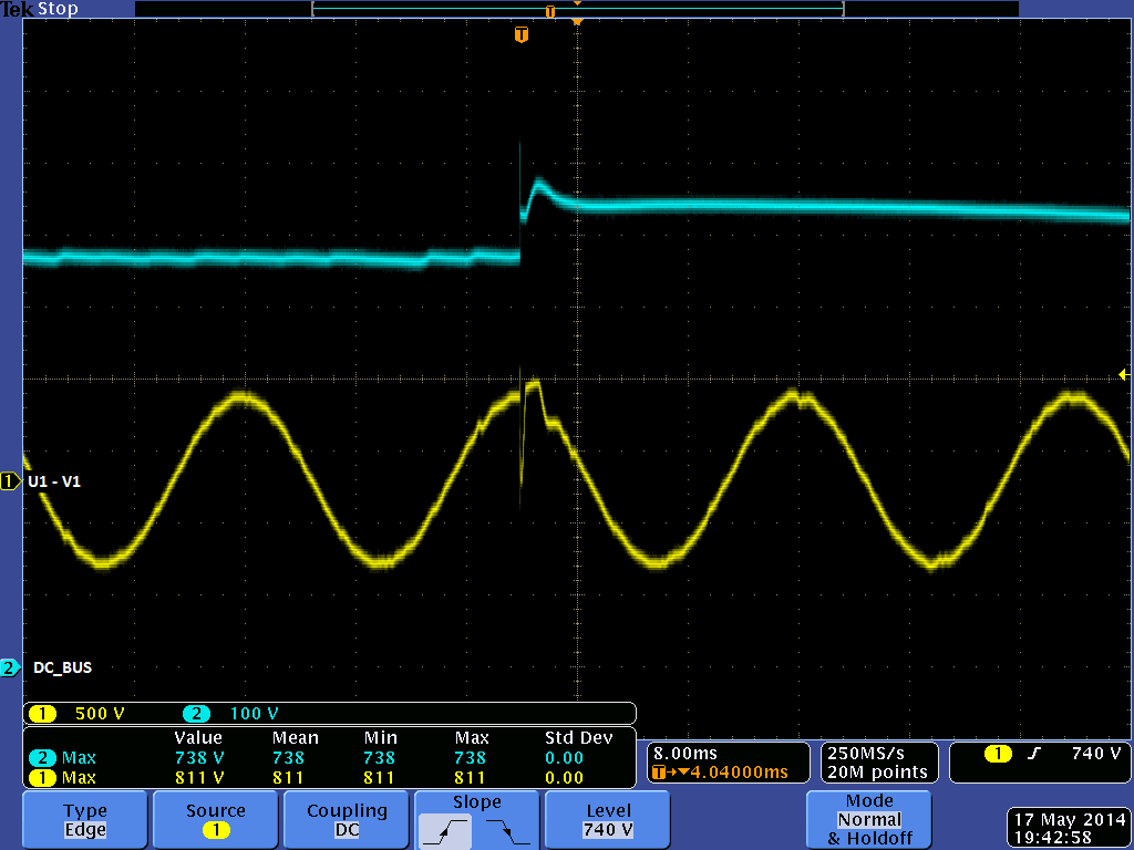 44 Kuva 32: 2 kv:n transienttiylijännite taajuusmuuttajan liittimien U1 V1 pääjännitteessä laboratoriokokeessa.