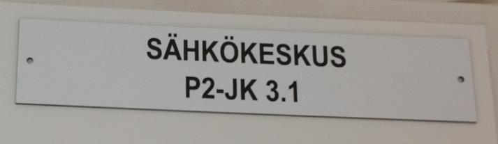 Vikavirtasuojakytkimen kuittaus/käytävän keskukset Jos huoneen valot sammuvat tai pistorasiasta katkeaa sähkö, nosta syöttävästä