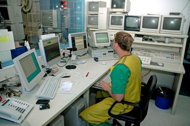 Cath Lab Workflow 1 2 The Cure for: 6 7 5 8 9 10 11 3 4 IHE Cath Workflow Profile includes Electrophysiology lab Error prone data entry: Multiple re-entry of Patient ID Uncoordinated with Hospital
