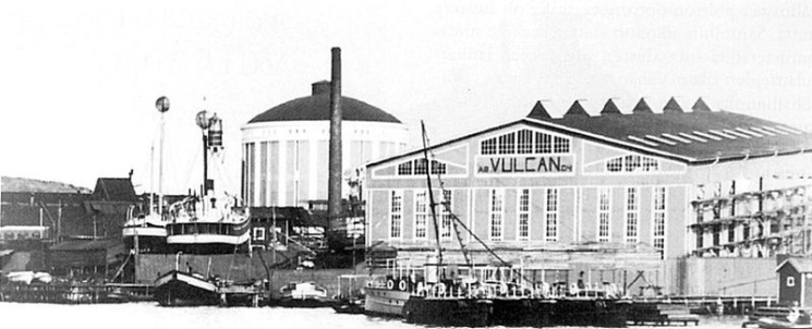Ab Vulcan Oy:n telakka. Telakalla, kuvassa vasemmalla, majakka-alus Storbotten, joka upposi 1922, taustalla kaasukello. nimekseen Aura. Toimitusjohtaja Staffans oli kuitenkin tarmokas ja luottavainen.