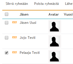2.3 Pelaajan siirto tai poisto Valitse pelaaja ja sitten Siirrä ryhmään tai Poista ryhmästä. Siirrossa annetaan mahdollisuus pitää pelaaja myös omassa ryhmässä.