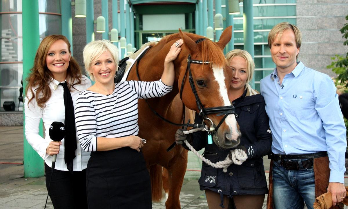 Kuvassa: Marja Hintikka, Anna Perho, Mikko Kekäläinen, Minna Aitta-aho sekä Platon.