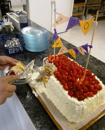 LAHDEN KLUBITALOLLA 200 JÄSENTÄ Lahden Klubitalolla meni 200 jäsenen raja rikki! 24.6.2014 tuli 200. jäsen ja puolen vuoden sisään 14 muuta uutta jäsentä.