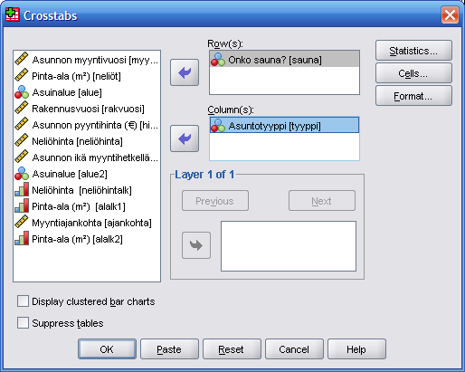 Esimerkki 2 Tutkitaan asuntotyypeittäin, kuinka suuressa osassa asunnoista on sauna. Komento: Analyze/Descriptive Statistics/Crosstabs Valitaan rivimuuttujaksi (Row) Onko sauna?